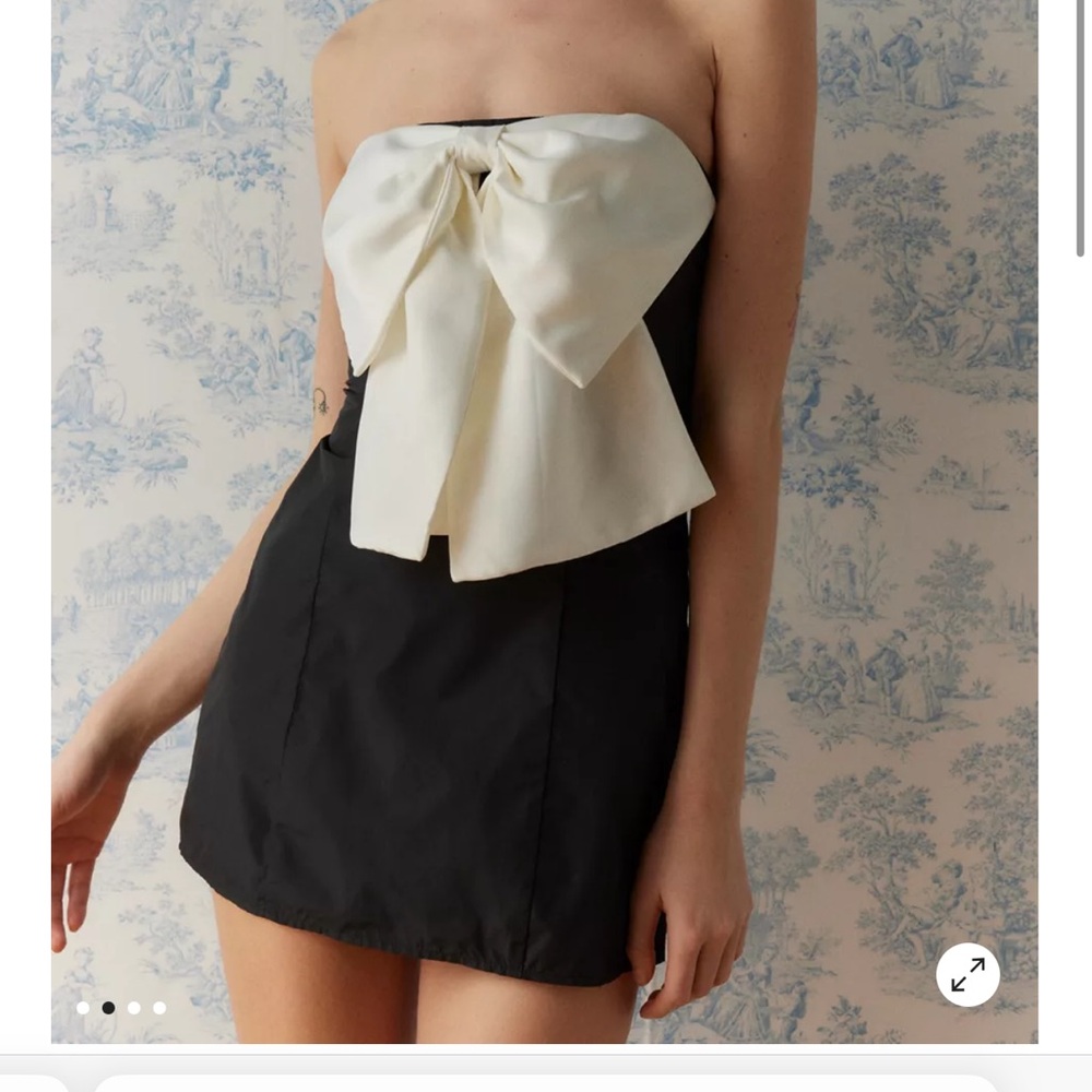 plaid dress. with black bow